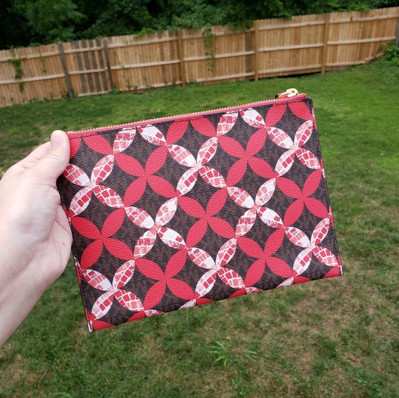 Michael Kors Istanbul XL Clutch Wristlet - Picture 2 of 5